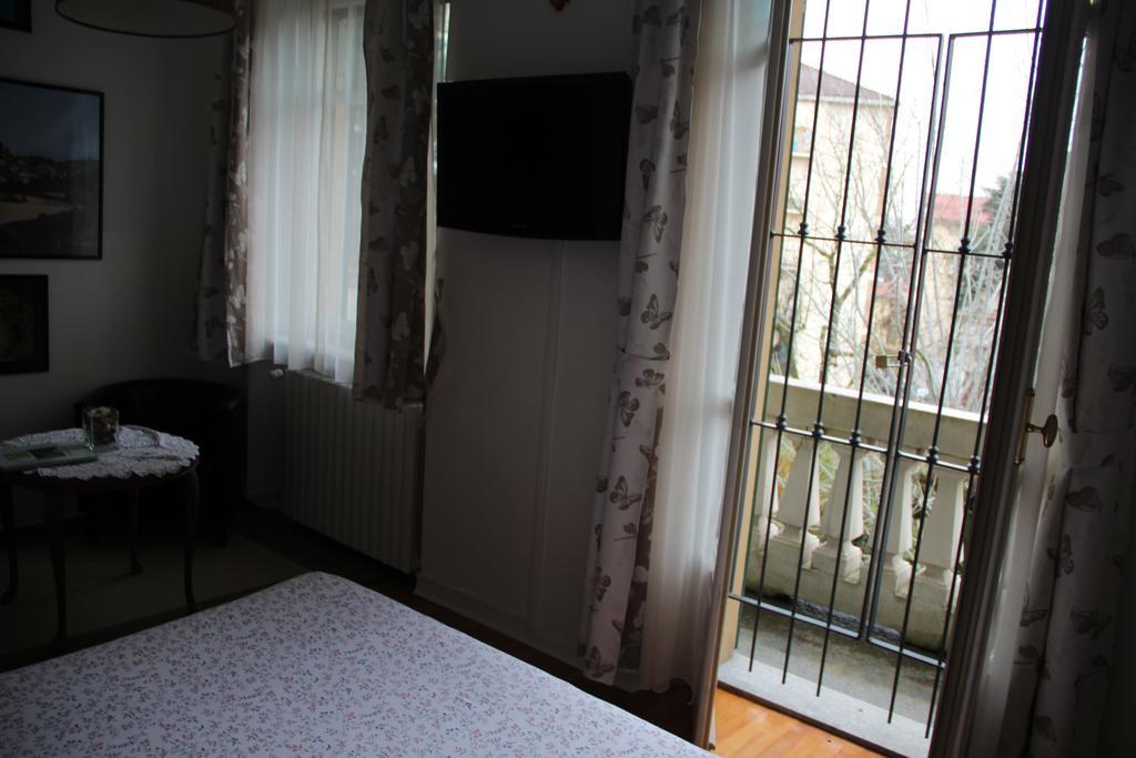 B&B Villa Ferrari Asti Esterno foto